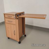 Zdravotn� no�n� stolek k l��ku
