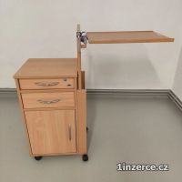 Zdravotn� no�n� stolek k l��ku