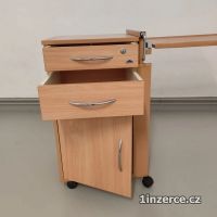 Zdravotn� no�n� stolek k l��ku